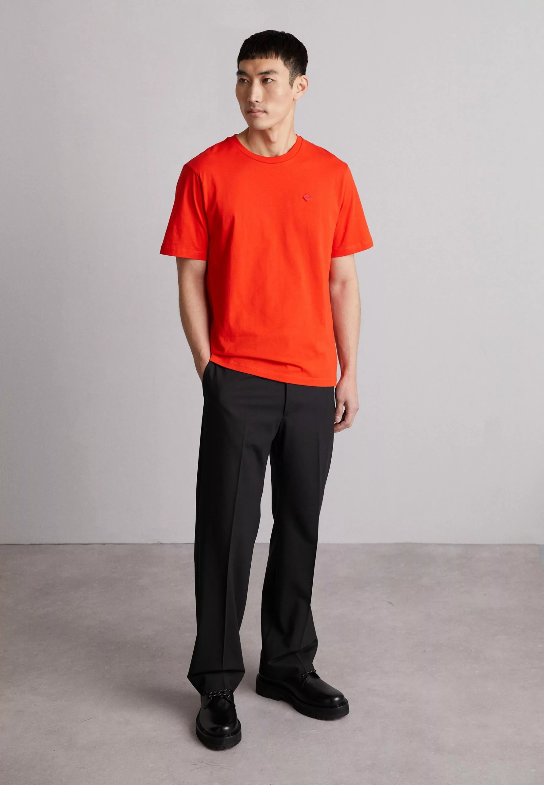 J.Lindeberg Dale Diamond Patch - T-Shirts - Fiery Red - Bilde 2